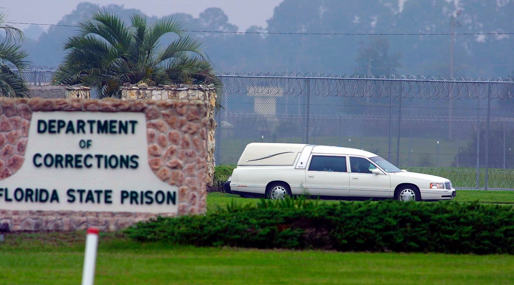 The hearse carrying the body of convicted killer Aileen Wuornos leaves the Florida State Prison following her execution by lethal injection October 9, 2002, in Starke, Florida (Getty)