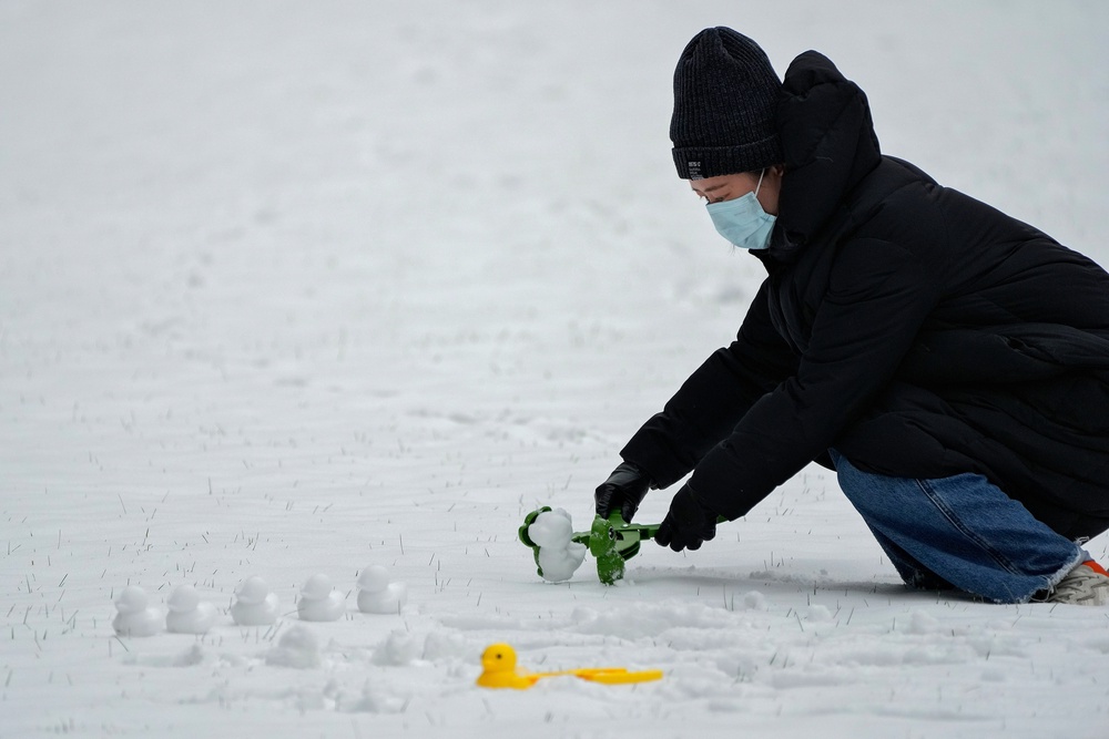 Snow Closes Schools And Highways In Northern China For The Second Time