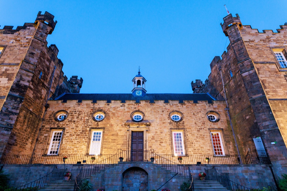 Faithfuls can live out their very own fairytale in Lumley Castle’s former chapel (Getty/iStock)