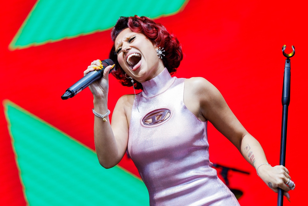 Raye performs at Brighton Pride (Getty Images)