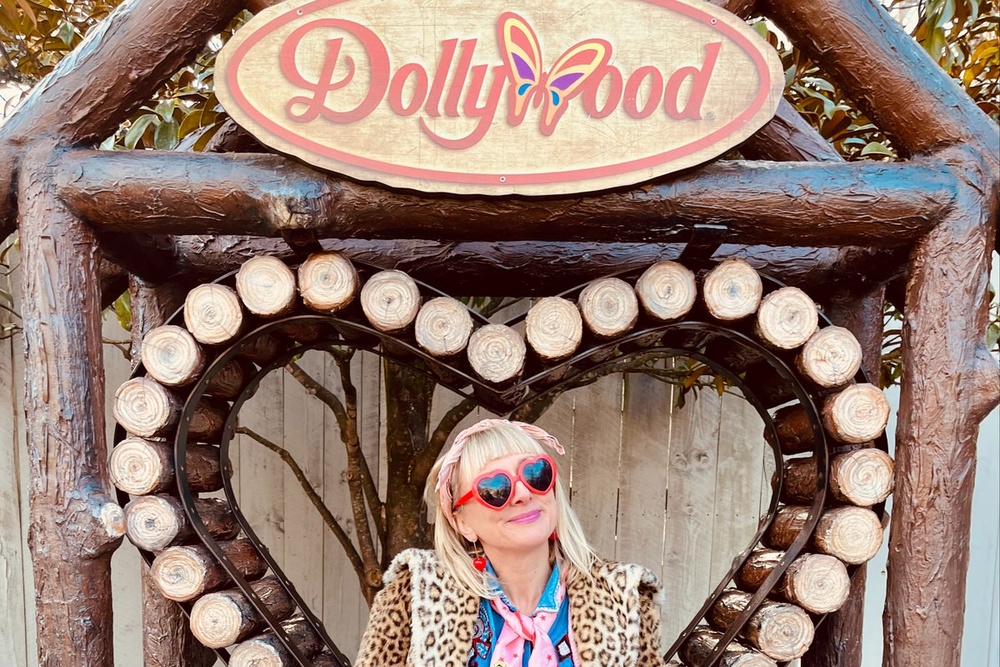 Image from: Dolly Parton death latest: Family disclose cause of death as tributes pour in for country music icon