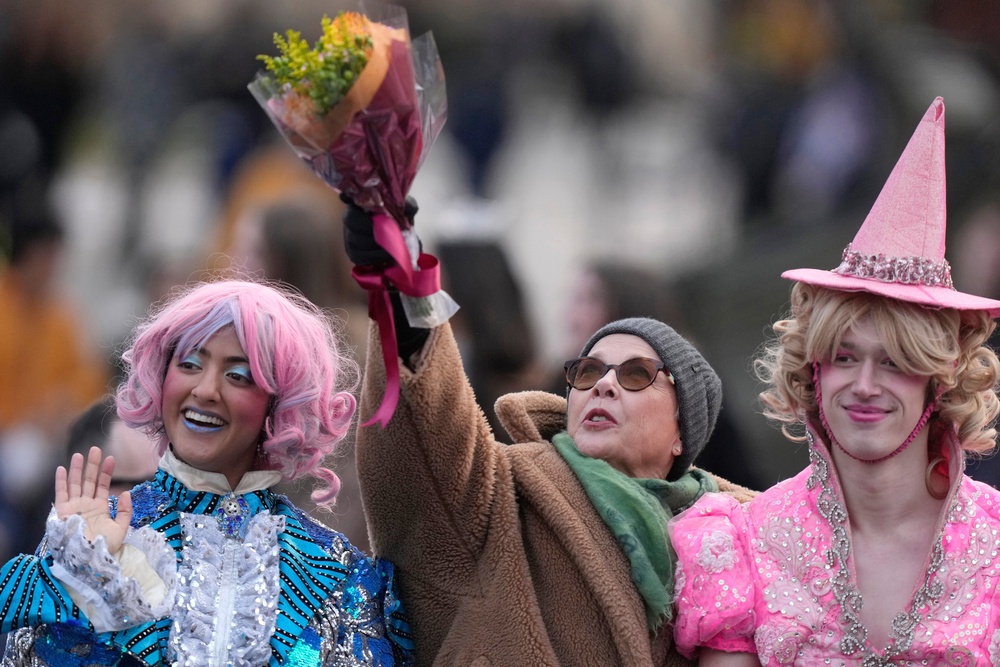 Bening honored as Harvard's Hasty Pudding Woman of the Year