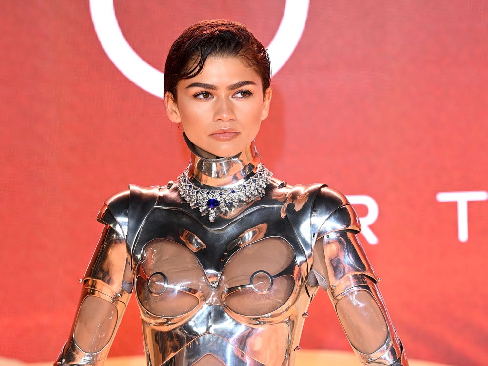 Zendaya steals the show at Dune 2 premiere in vintage Mugler robot suit ...