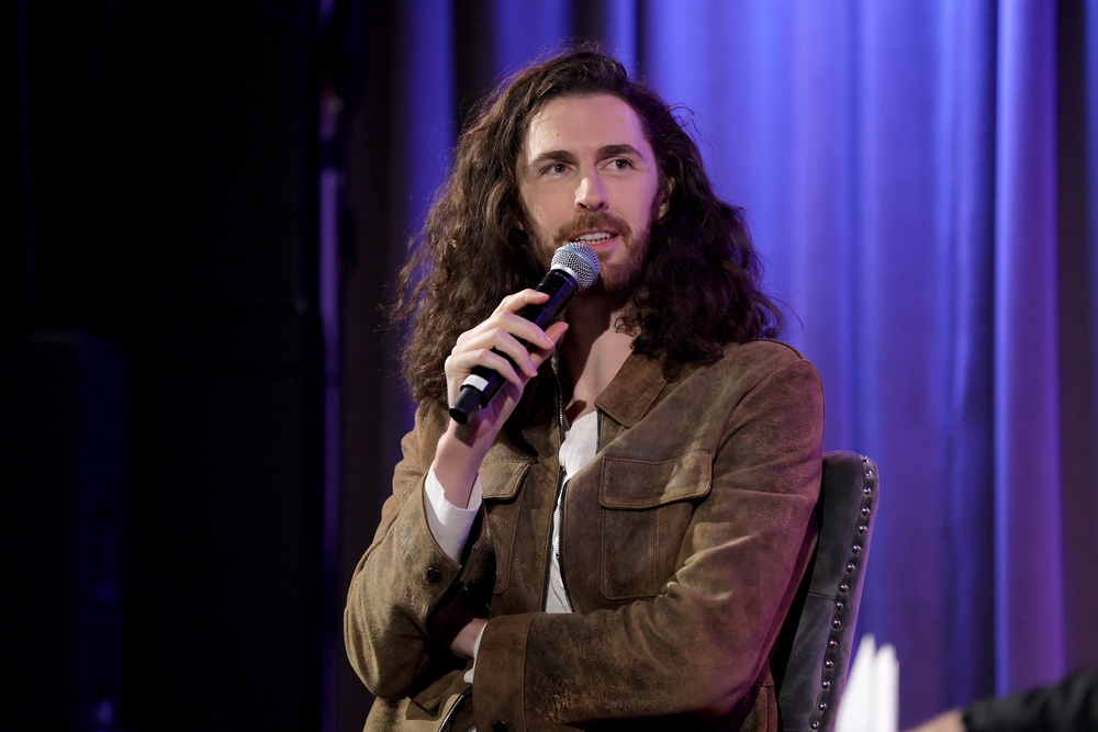 Hozier Apologises To Fan Who Was Told To Remove Free Palestine Scarf At 