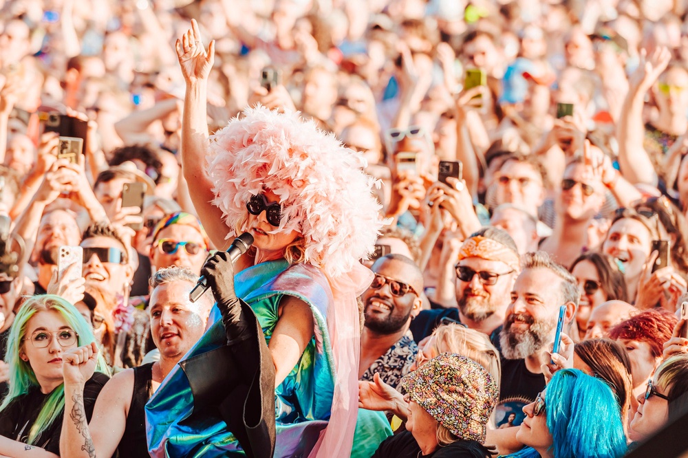 Crowds soaking up the sun during a performance at Mighty Hoopla festival, 2023 (Sarah Louise Bennett)