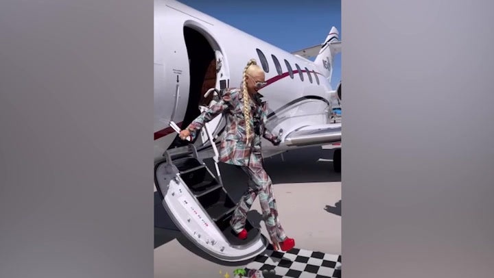 Gwen Stefani Arrives At Coachella On Private Jet Ahead Of No Doubt Reunion