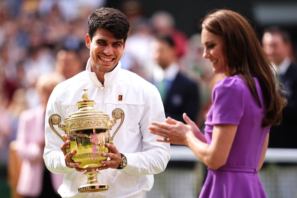 Image from: Wimbledon LIVE: Emma Raducanu injury fears grow as star players stage protest