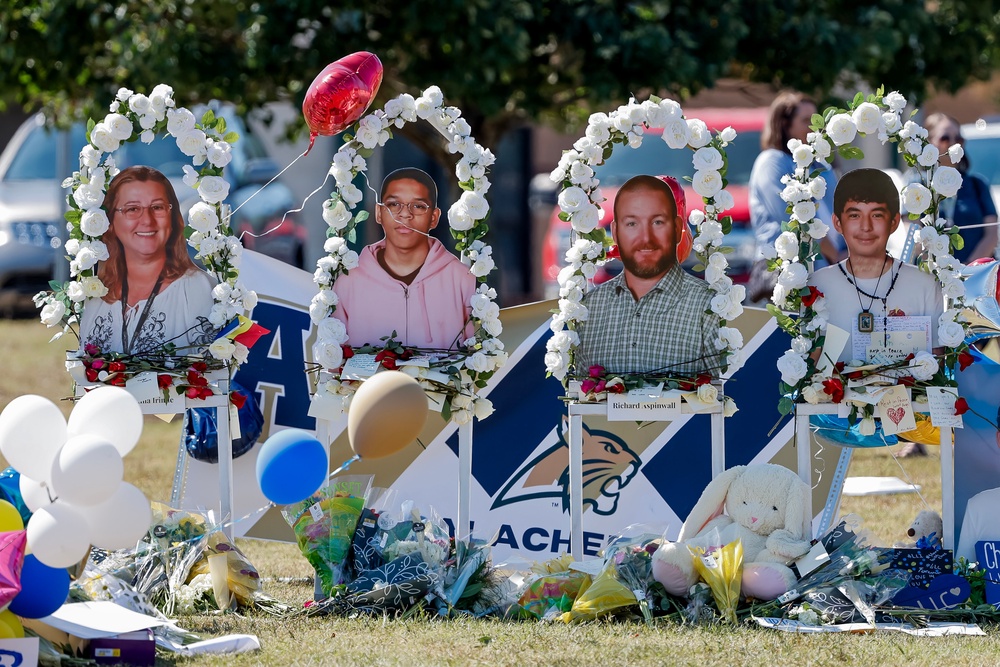 Picture shows the memorial for the victims of the Apalachee High School shooting (EPA)