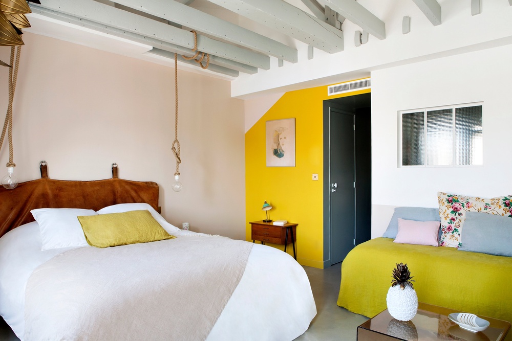 Hôtel Henriette offers guests brightly-coloured and stylish rooms (Hotel Henriette)