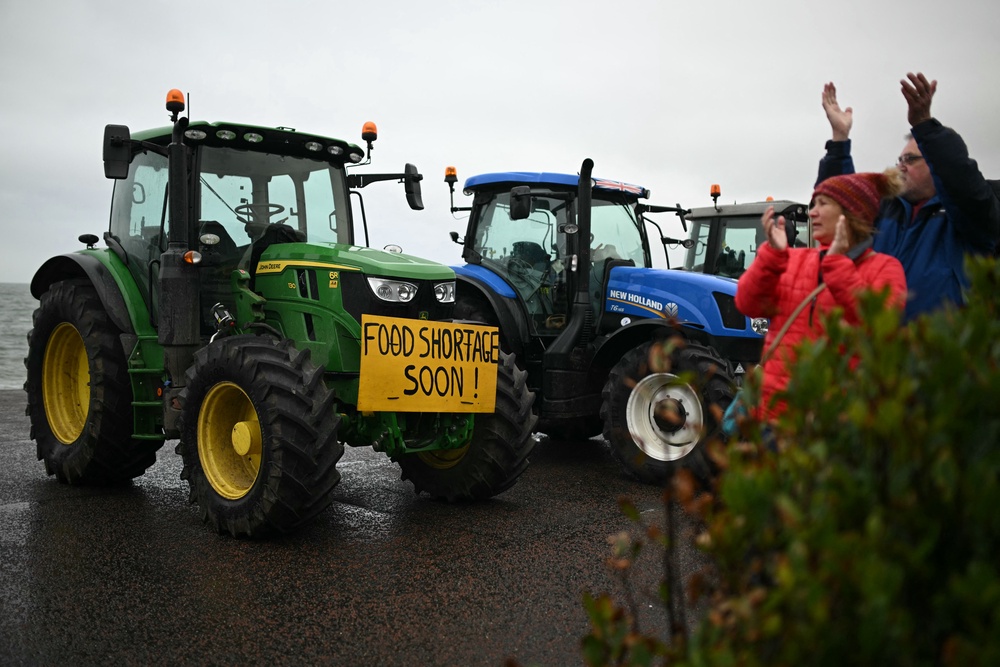 Image from: Farmers’ protest live: Police probe into tractor ram video as Clarkson warns inheritance tax a ‘hammer blow’