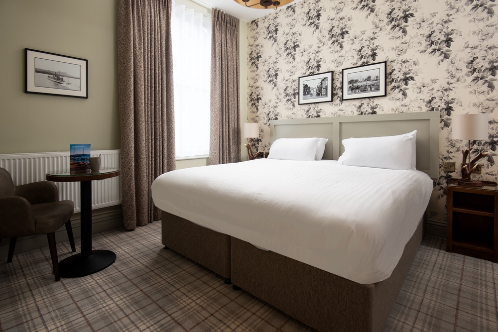 For a hearty pub meal after a day of walking, book a stay at The Waterhead Inn (The Waterhead Inn)