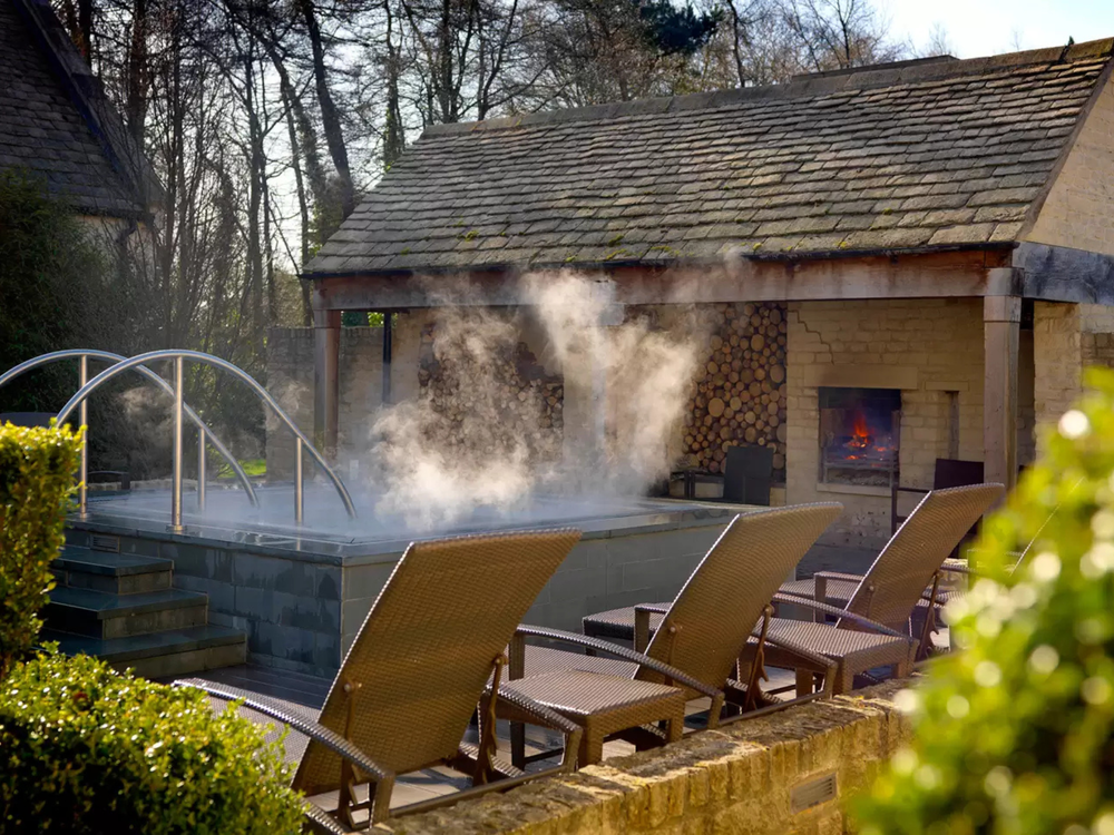The wood fire and outdoor hot tub are a must, whatever the season (Calcot and Spa)
