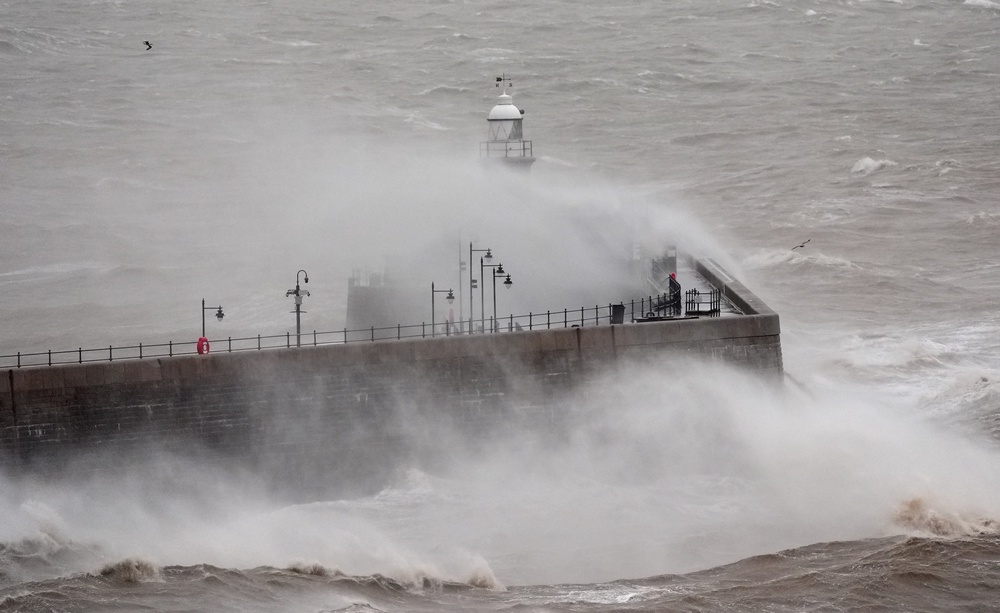 Storm Eowyn to bring 90mph winds as Met Office issue danger to life ...