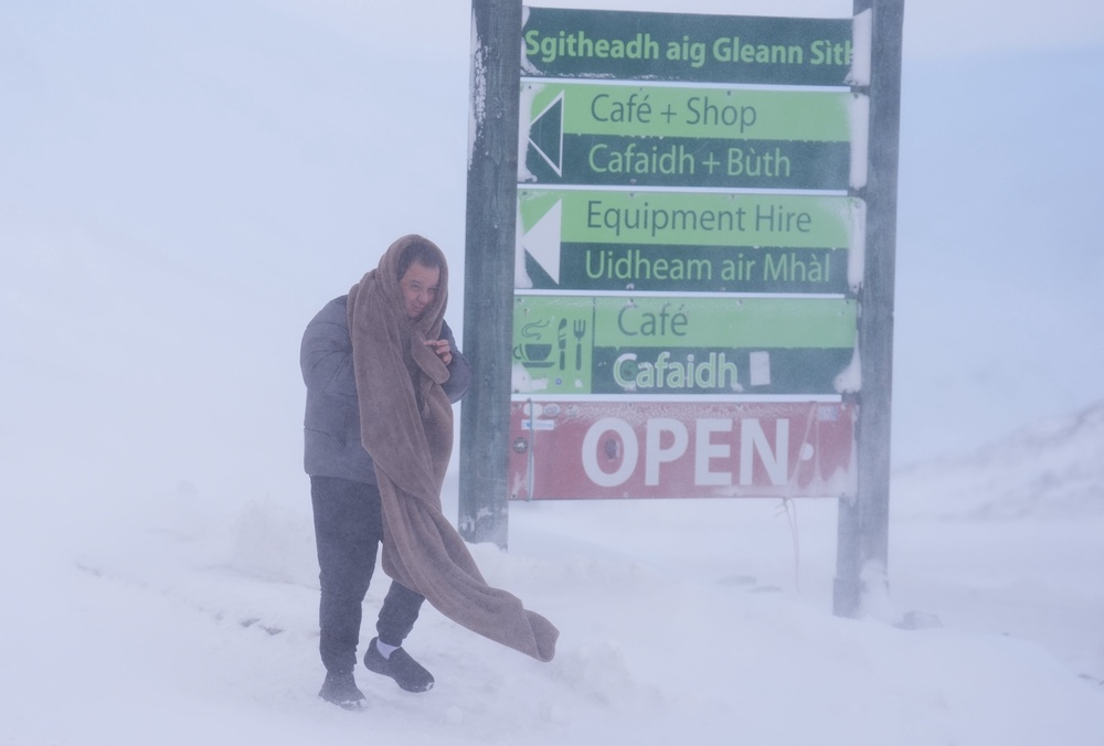 Weather warnings for snow and ice are in force across much of the UK after severe flooding and snow caused travel di</div></div></div><div class=