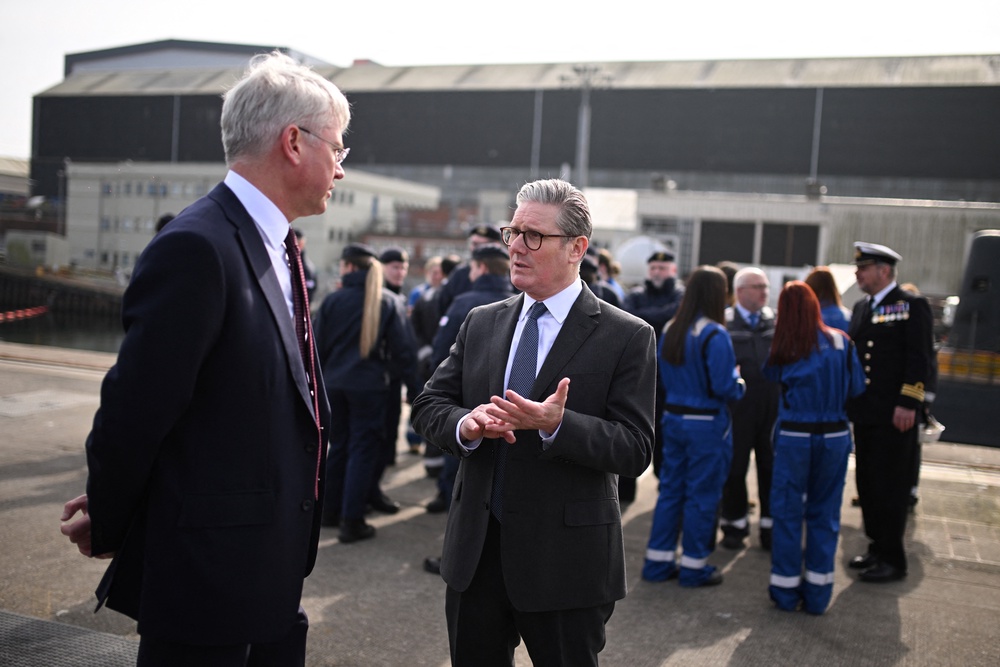 Sir Keir Starmer speaks with Charles Woodburn from BAE Systems (AFP/Getty)