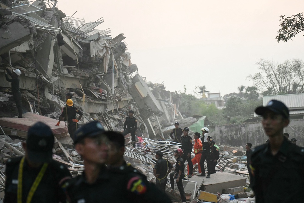 Rescuers search for survivors amid th</div></div></div><div class=