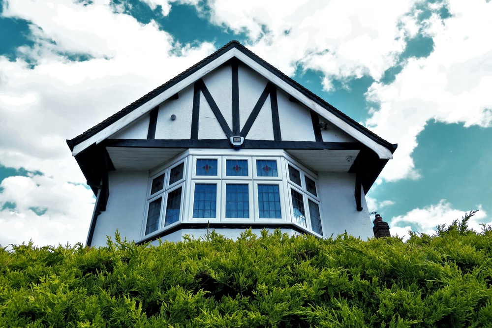 Bay windows let in plenty of light, but prepare to dig deep into your wallet (Pexels/SevenStorm JUHASZIMRUS)