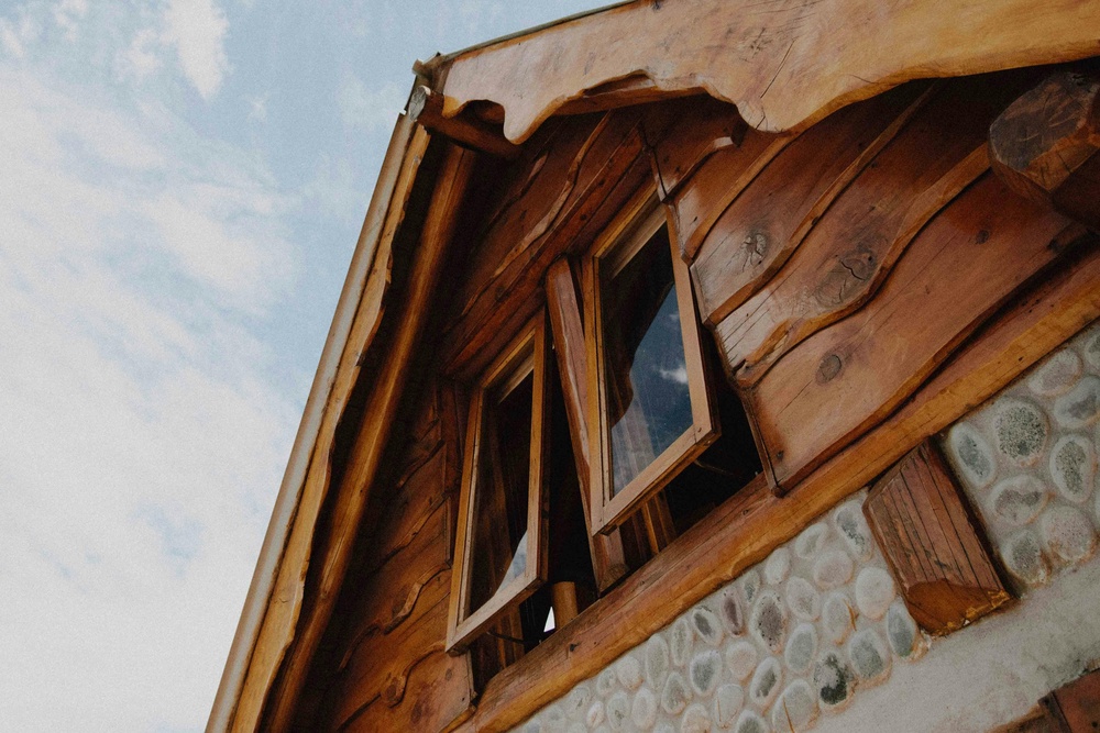 Timber windows need a lot of maintenance but can last a long time (Pexels/Casa Bele)