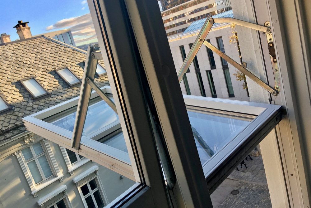 Tilt and turn windows can offer more ventilation options (Wolfmann/Wikimedia)