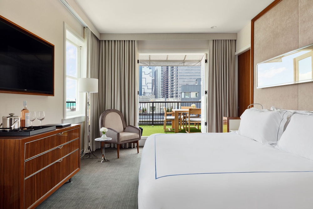 This boutique stay has a restaurant, bar and a 24/7 fitness centre (33 Hotel Seaport)