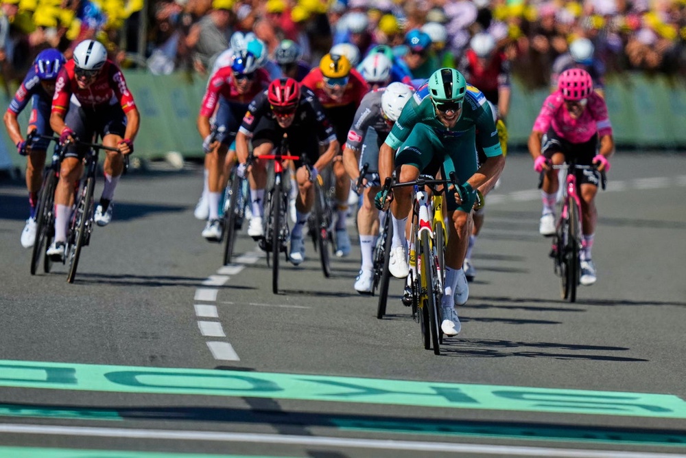 Tour de France 2025 live: Stage 9 updates as sprinters return to ...