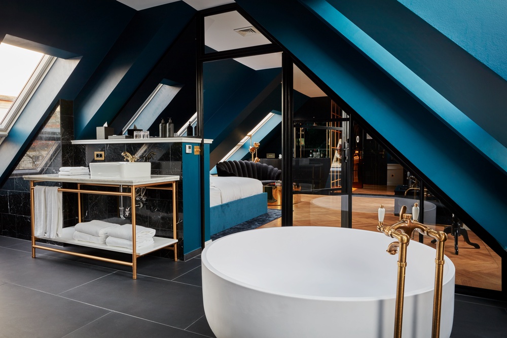The 58 rooms feature deep soaking tubs and are moodily lit (Provocateur Berlin)