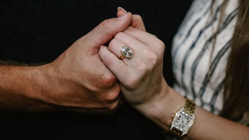 The couple shared a close-up of Swift’s engagement ring (Instagram/@taylorswift)
