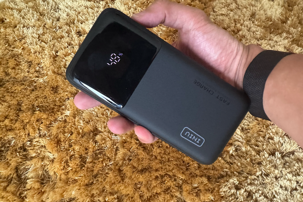 This simple power bank nails the basics (Alex Lee/The Independent)