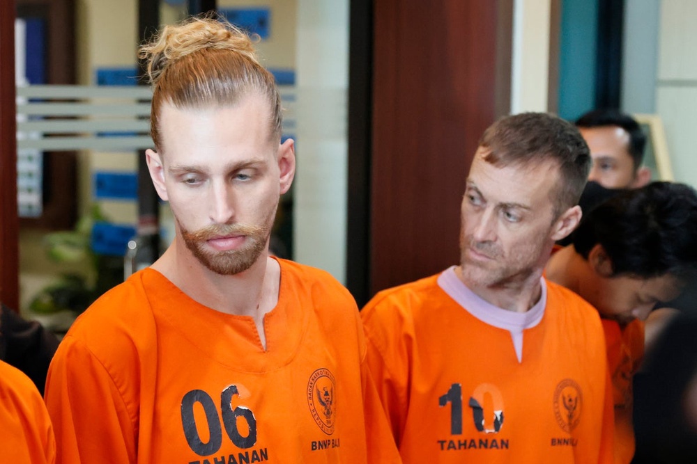 Two British men arrested for ‘trying to smuggle a kilogram of cocaine ...