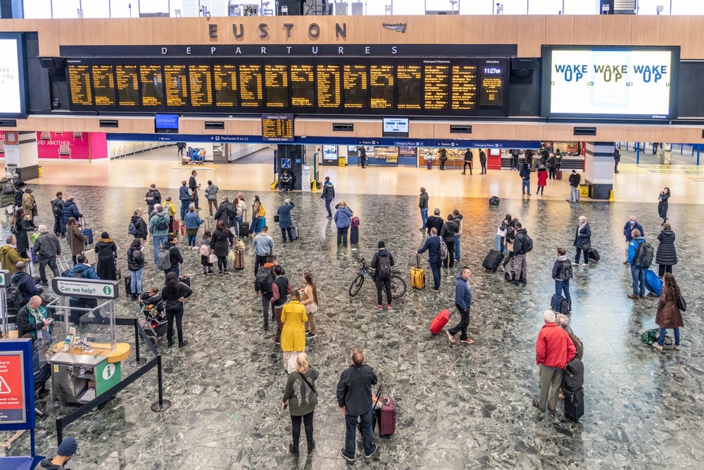 Image from: Train disruption latest: Commuters braced for ‘major delays’ across southern England after radio fault