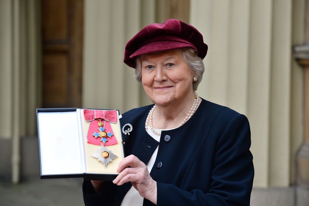 Dame Patricia Routledge, Star of 'Keeping Up Appearances,' Dies Aged 96
