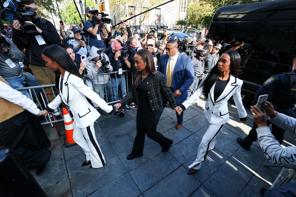 Chance Combs walks with twin sisters Jessie James Combs and and D'Lila Star Combs (AFP/Getty)