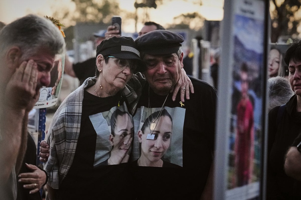 Israelis honor victims 2 years after Hamas attack as talks resume, in ...