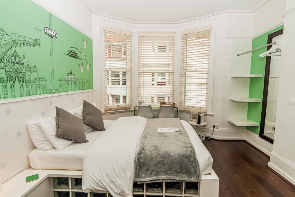 For a boutique stay, check into Hotel Nineteen (Hotel Nineteen)