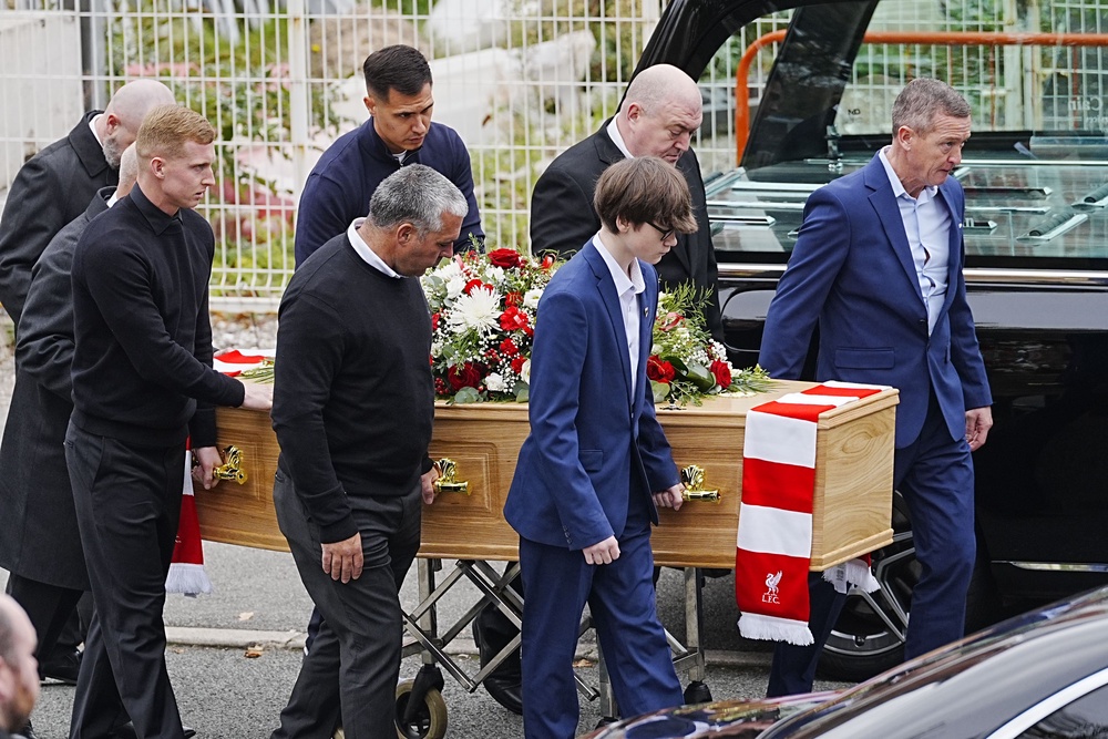 Matt Beard’s son Harry Beard (front right) and brother Mark Beard (front left) carrying his coffin before a memorial service in Liverpool (PA Wire)