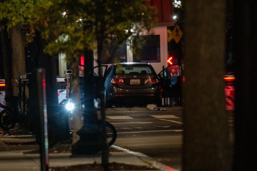 Driver arrested after vehicle slams into White House security gate