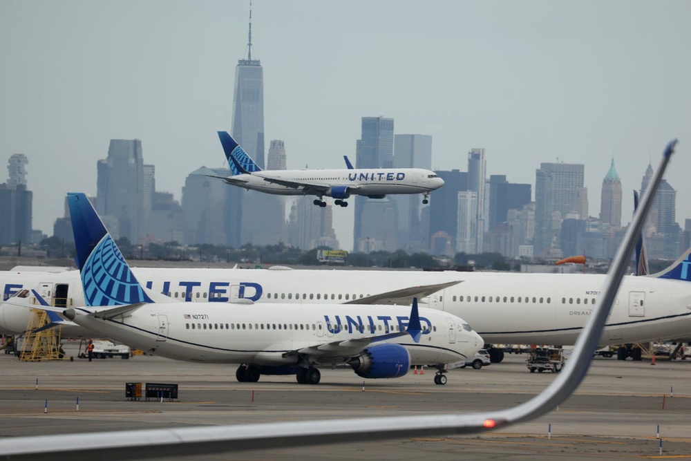 Falling economy air fares bring some cheer amid gloom of flight cuts