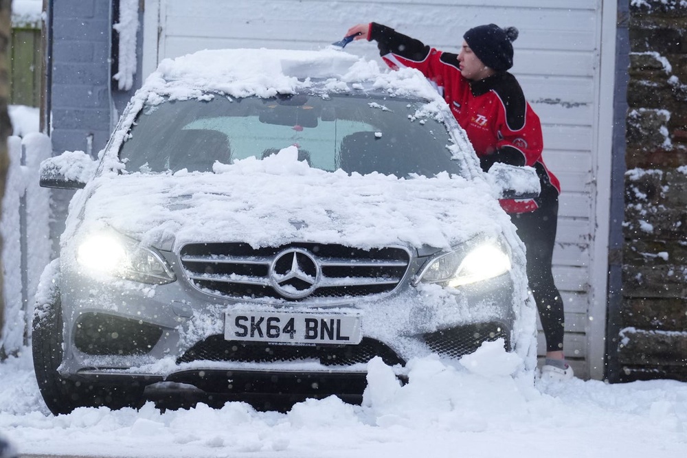 UK school closures as snow and ice weather warnings come into force
