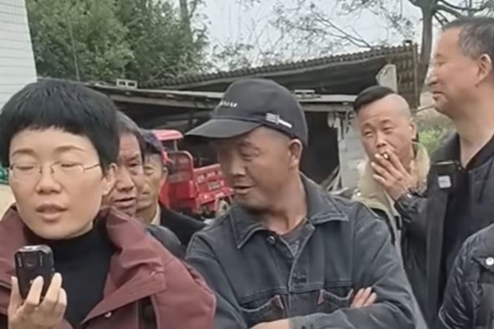 Rare protest breaks out in China as video shows villagers defying ...