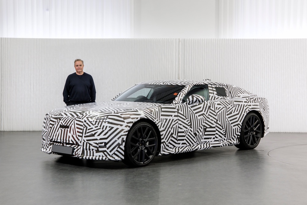 EV editor Steve Fowler with the Jaguar GT Prototype (Jaguar)