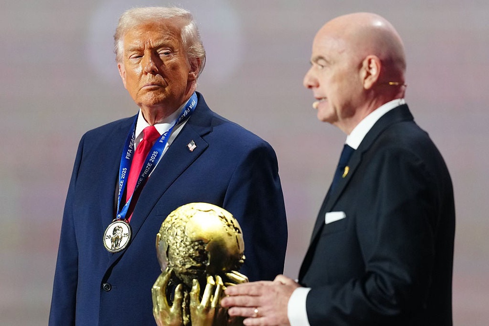 FIFA President Gianni Infantino presenting President Donald Trump with the inaugural FIFA Peace Prize last year (Getty)