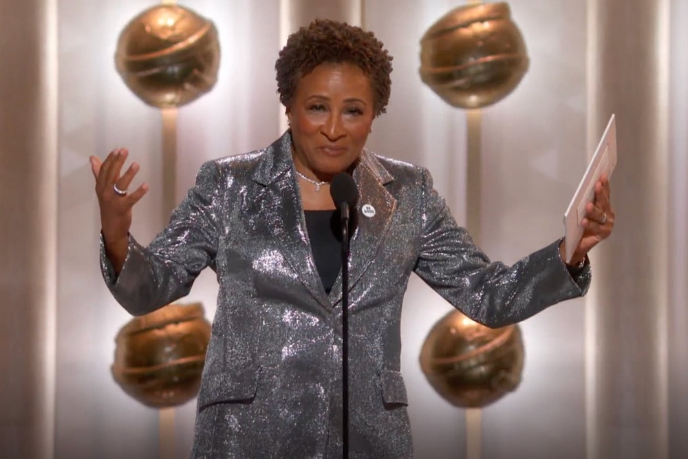 Wanda Sykes appeared at the Golden Globes to present the award for Best Performance in Stand-Up Comedy on Television (CBS)