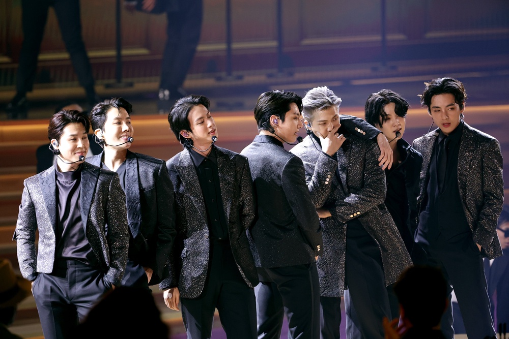 BTS perform at the 64th Annual GRAMMY Awards (Getty Images)