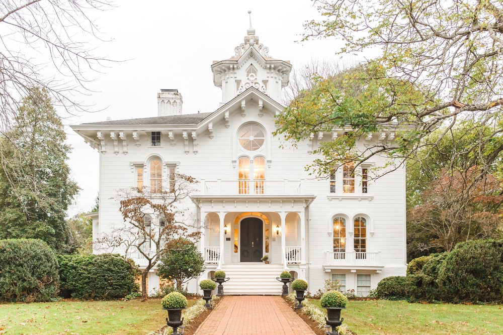 The beautiful Mayhurst Estate bed and breakfast runs several reading retreats a year (Natalie Baker Photography)