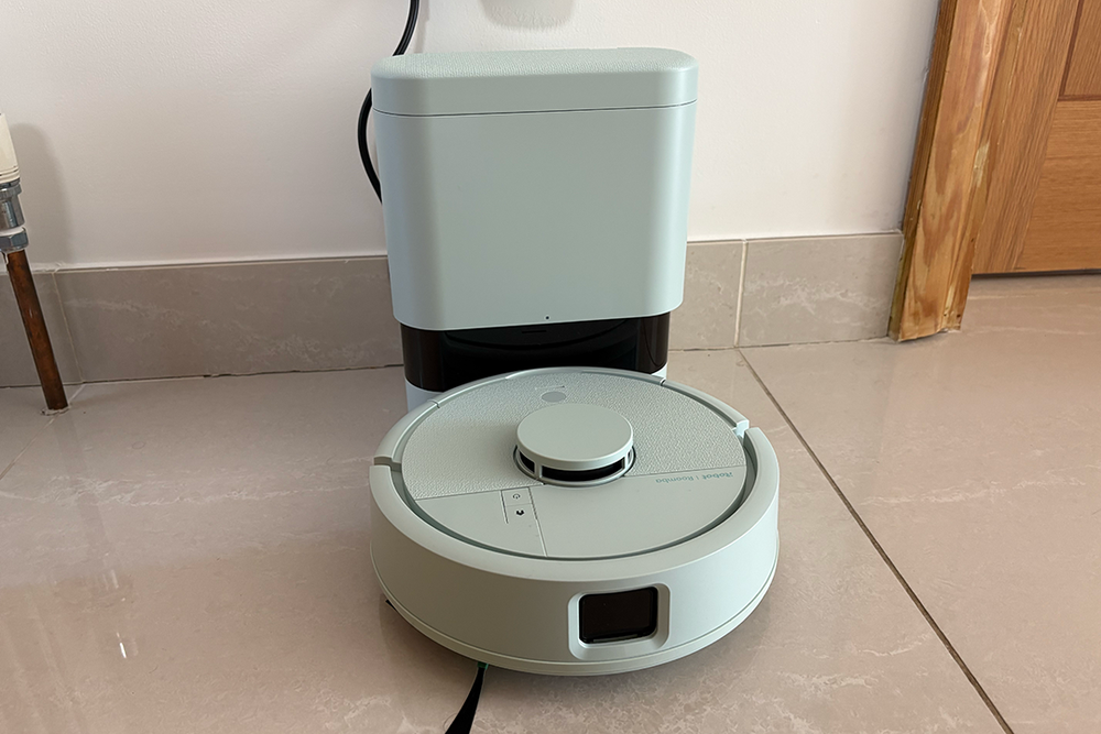 Image from: Aldi’s new robot vacuum can sweep, vacuum, and mop – and it’s less than £70