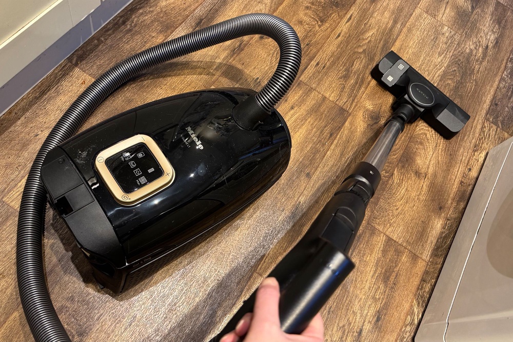 The vacuum looks sleek and performs a deep clean (Jo Plumridge/The Independent)