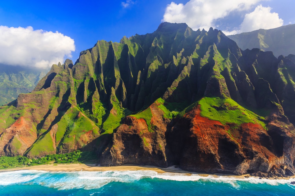 The Na Pali Coast — so dramatic it was used as a filming location in Jurassic Park (Getty Images/iStockphoto)
