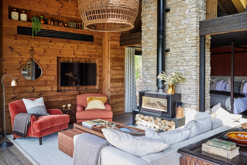 The apartments and private lakehouses feature cosy decor (The Lakes by Yoo)