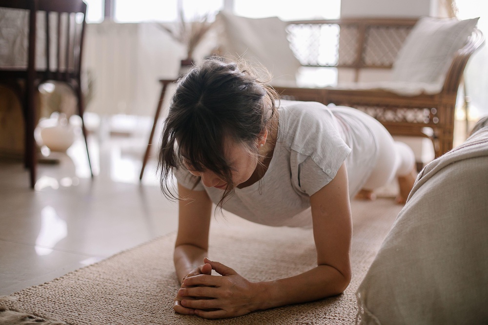 A woman does a plank (Alamy/PA)