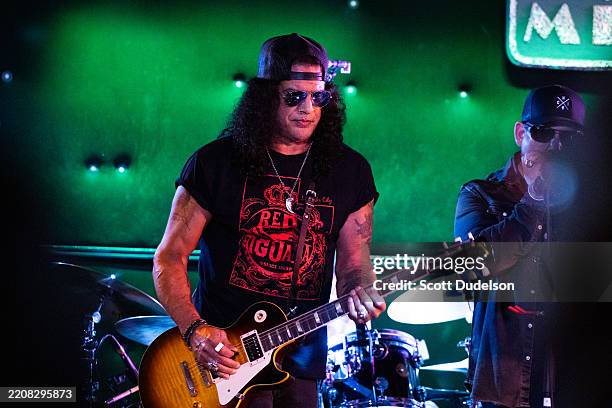 Guns 'N' Roses musician Slash plays one of his Gibson Les Paul guitars during the Tribute to Barry Goldberg Benefit Concert in Los Angeles, California. (Scott Dudelson - Getty Images)